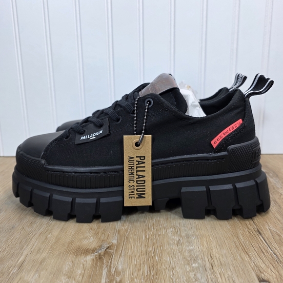 Palladium Revolt LO TX Women's Black On Black Low-Top Chunky Sole Sneakers 8 - Picture 3 of 7